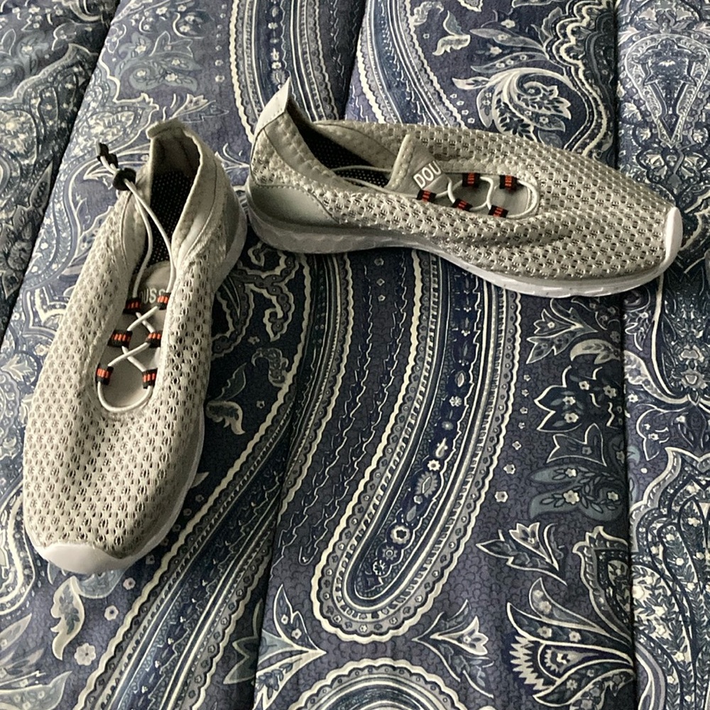 sport shoes
 easy slip-ons with toggle lace